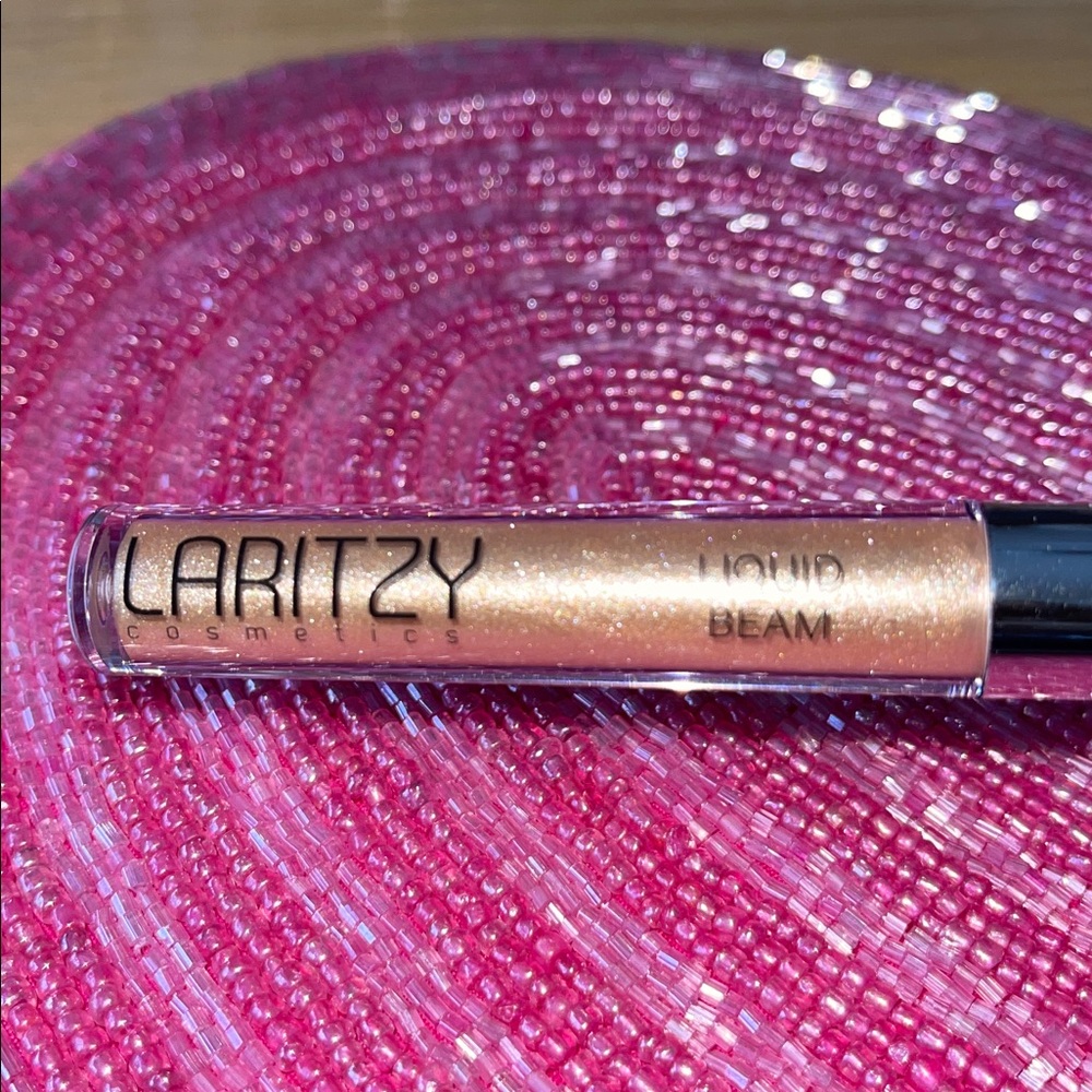 LARITZY COSMETICS liquid beam illuminator NWT